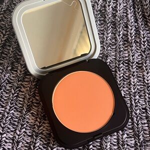 MAKE UP FOR EVER 
Ultra HD Microfinishing Pressed Powder PEACH
